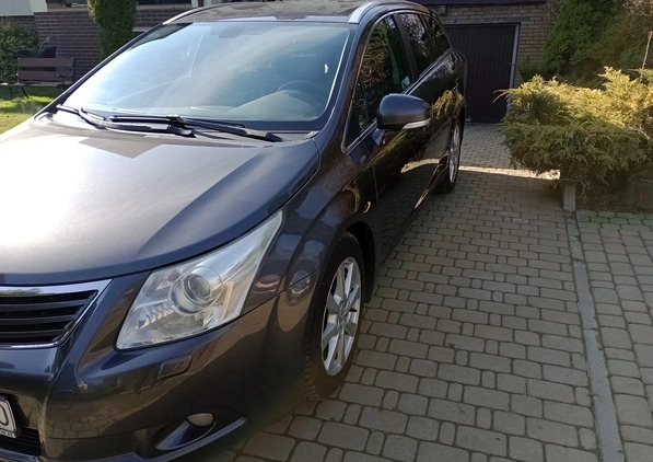 Toyota Avensis cena 21000 przebieg: 322620, rok produkcji 2011 z Strzyżów małe 37